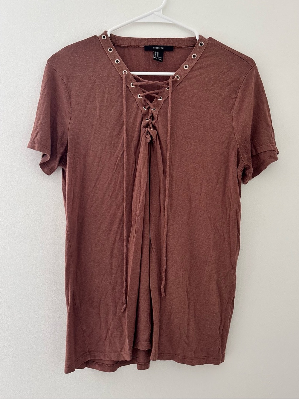 Forever 21 mauve lace up top
-Size M
-used with slight pilling on fabric